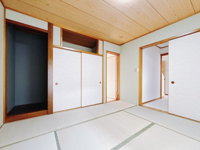 【中古戸建】桐生市相生町5丁目の和室|■和室｜和室でしか味わえない畳ならではの香りや素材で和のやすらぎを感じてください♪休日はお子様とお昼寝するのにも最適です！セカンドリビングとしてもお使いいただけます。