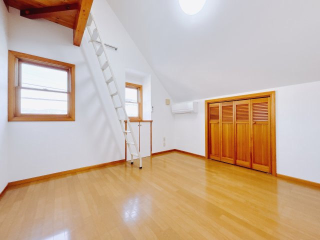 【中古戸建】桐生市相生町5丁目の洋室|■洋室｜子供部屋のメリットは「自立心を養うことができる」「自分で整理整頓できるようになる」そして、お子様が成長した際には「プライバシーを確保できる」といい事だらけ♪