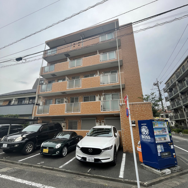 エクセレント東綾瀬の駐車場