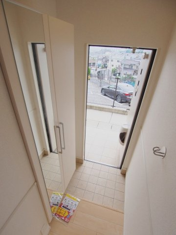 広島市安佐南区山本９丁目のアパートの玄関