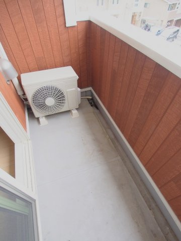 広島市安佐南区山本９丁目のアパートのバルコニー