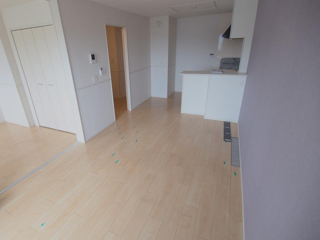 広島市安佐南区山本９丁目のアパートの居間・リビング