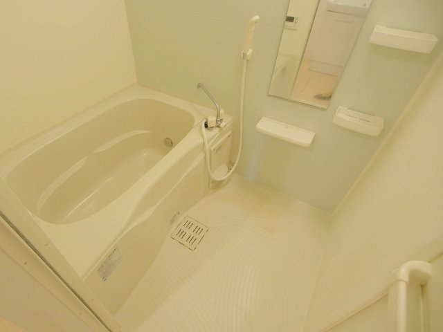 広島市安佐南区山本９丁目のアパートの浴室