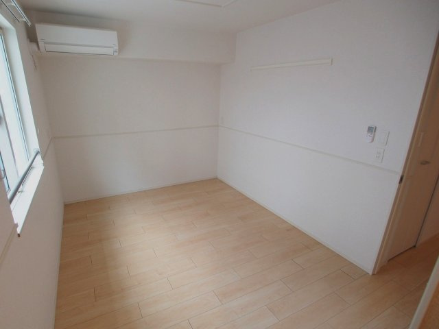 広島市安佐南区山本９丁目のアパートの寝室