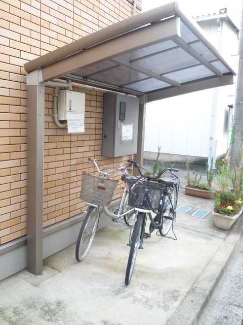 フォンティーヌ狛江のエントランス|自転車置場