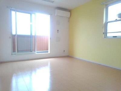 【居間・リビング】 | フラン・シェーネ | こちらの居間で趣味の時間をお楽しみください