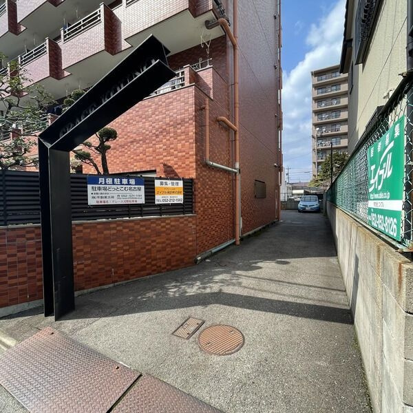 グレース河野の駐車場