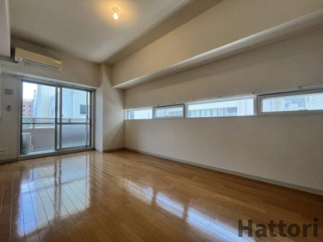 ルーエ江坂の居間・リビング