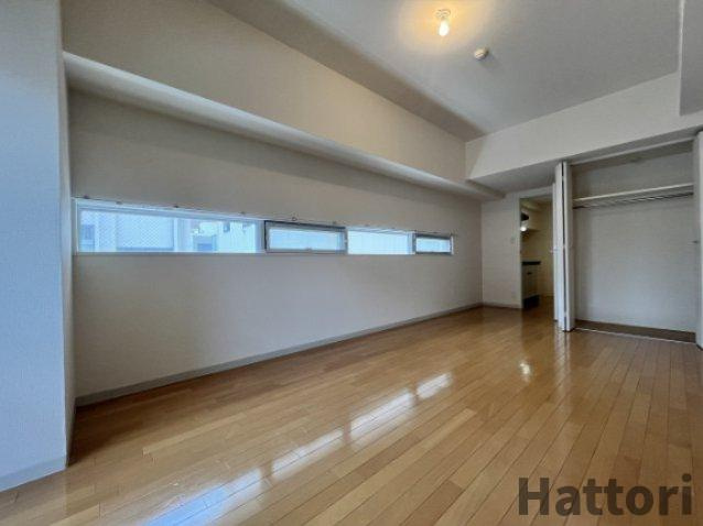 ルーエ江坂の居間・リビング