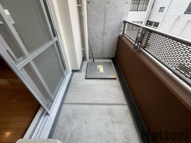 ルーエ江坂のバルコニー