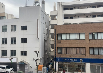 【外観】 | 相模原ダイヤモンドマンション | 眺望の良さを楽しめるダイニングキッチンで家族団らんの時間を過ごしてはいかがでしょうか。バルコニーから見える景色を家族で眺める時間は、時間が経つのを忘れてしまいそうですね。是非、現地を見に行きましょう！