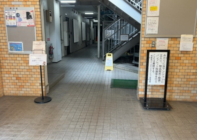 【ロビー】 | 相模原ダイヤモンドマンション | ラウンジは、マンションの共用スペースに椅子やテーブルなどを配置した利用者が寛げる空間です。屋内型ラウンジと屋外型ラウンジがあります。共用部分の管理状況と合わせて、詳細については現地でご確認ください。