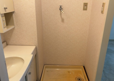 【ランドリースペース】 | 相模原ダイヤモンドマンション | ランドリースペースも気になります。洗濯機置場があり「洗う、干す、取り込む、アイロンがけ、たたむ」など、洗濯に関する家事をするための空間です。広さや収納など付帯設備も含めて、詳細は現地でご確認ください。