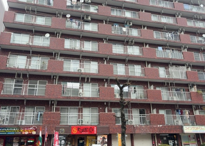 【構造・工法・仕様】 | 相模原ダイヤモンドマンション | ＲＣ造、Reinforced Concreteは直訳すると補強されたコンクリートです。主に柱や梁・床・壁が鉄筋とコンクリートで構成おり、鉄筋を組んだ型枠にコンクリートを流し込んで固めたものを指します。