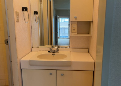 【独立洗面台】 | 相模原ダイヤモンドマンション | 洗面化粧台では顔を洗ったり、身だしなみを整えることが本来の使い方ですが、用途によっては洗面化粧台に求められる機能が違ってくるため、ご自身や家族のライフスタイルに合ったものを選ぶことをおすすめ致します。