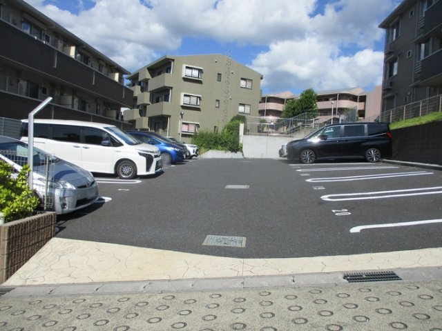 チェリーハイム B棟の駐車場