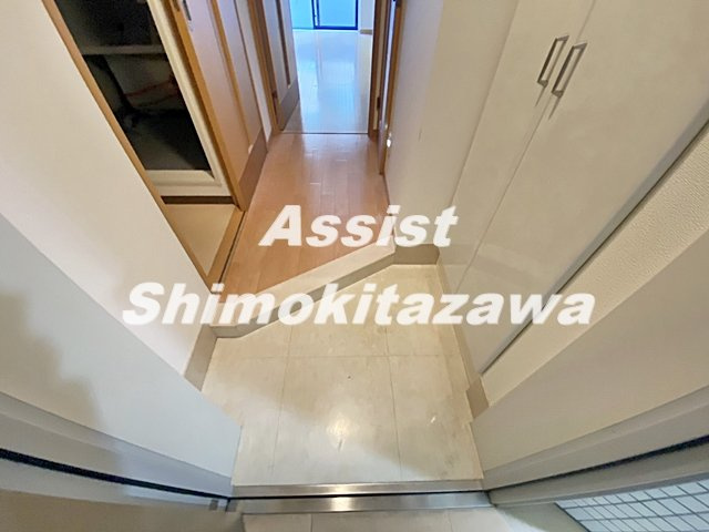 ベルヴュ代々木２の玄関