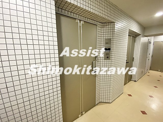 ベルヴュ代々木２の玄関