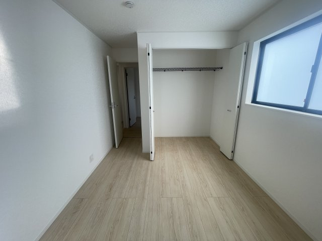 糸満市福地　第2（全4棟）1・2号棟の洋室|2号棟　洋室5.7帖＋CL付き♪