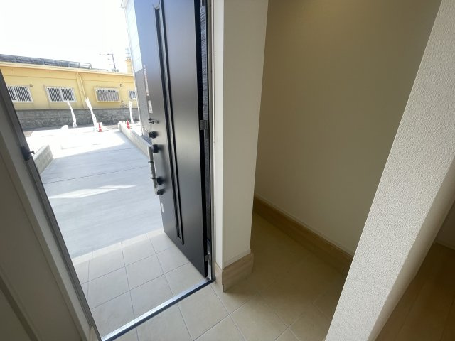 糸満市福地　第2（全4棟）1・2号棟の玄関|2号棟　土間収納付き♪