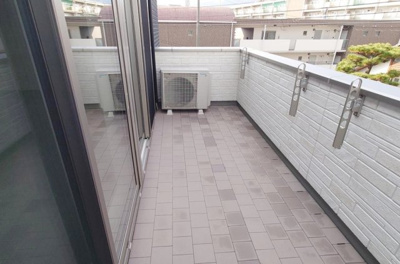 【バルコニー】 | 西宮市広田町　中古戸建 | ルーフバルコニーからの日差しがたっぷりと差し込みます