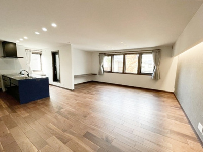 【居間・リビング】 | 西宮市広田町　中古戸建 | 令和7年3月築、ミサワホーム施工の綺麗な住まい。24畳の柔道場・駐車場6台分など設備充実♪