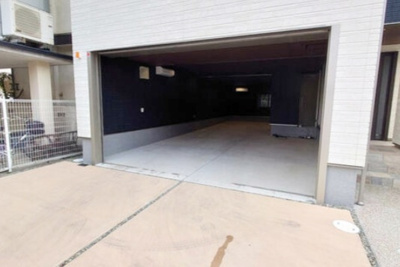 【駐車場】 | 西宮市広田町　中古戸建 | ガレージ内3台・外3台駐車可能です