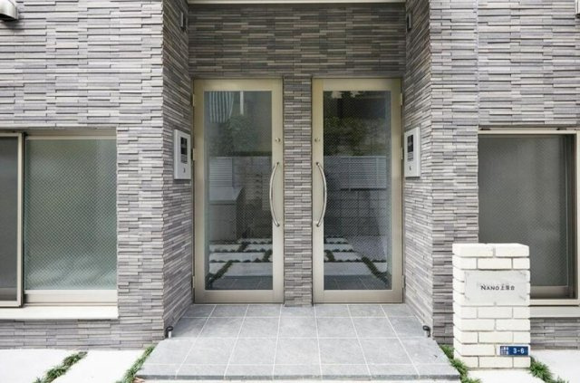 Nano 上落合のエントランス