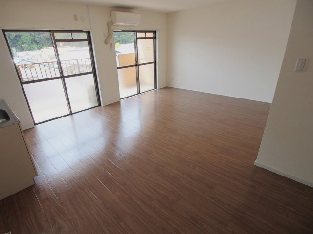 コーポ尾崎の居間・リビング