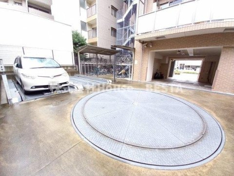 エステムコート神戸・県庁前Ⅳグランディオの駐車場