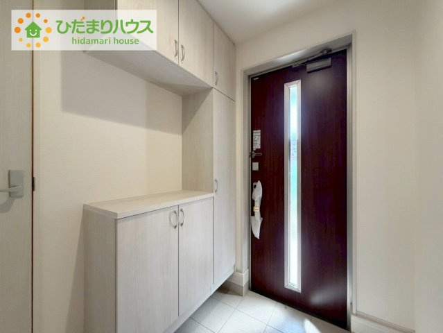 いわき市泉玉露1丁目1期　新築戸建　2号棟の玄関|土間の玄関シューズクロークならアウトドア用品やベビーカーも土汚れを気にせずスッキリ収納できます。