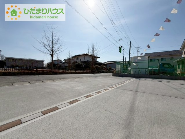 いわき市泉玉露1丁目1期　新築戸建　2号棟の駐車場|ゆったりとしたカースペースで、ファミリーカーや軽自動車もラクラク駐車出来ますね♪