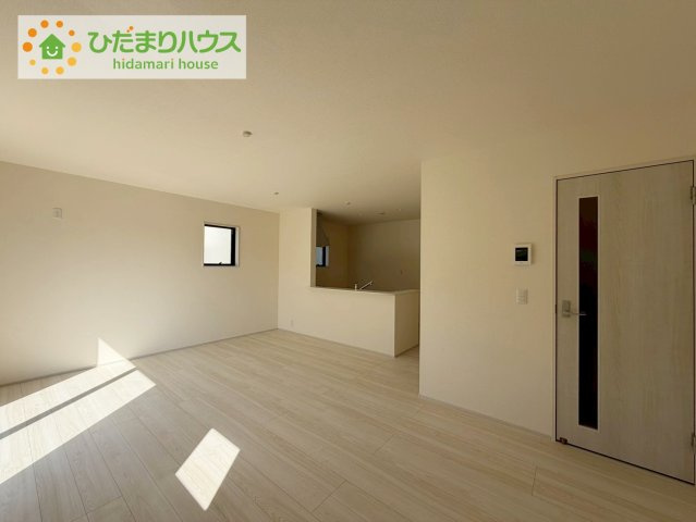 いわき市泉玉露1丁目1期　新築戸建　2号棟の居間・リビング|開放感あるLDKを確保！家族が集まるリビングはゆったり過ごしリフレッシュする場として居心地の良い空間にしたいですね。