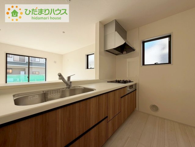 いわき市泉玉露1丁目1期　新築戸建　2号棟のキッチン|料理をしながらでも、ご家族との会話を楽しめる対面式キッチン♪