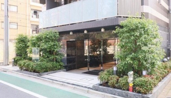 LEXE文京白山のエントランス