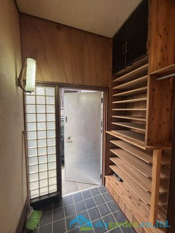 小田原市久野　中古戸建の玄関