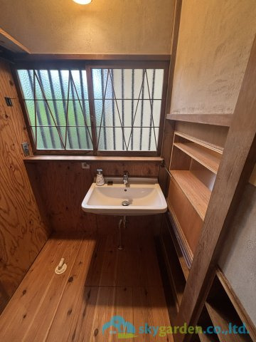 小田原市久野　中古戸建の独立洗面台
