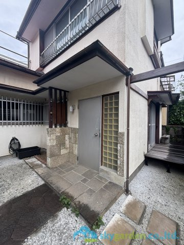 小田原市久野　中古戸建の玄関