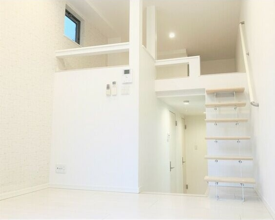 フォレストKCの居間・リビング