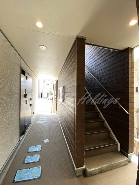 鎌倉市大船３丁目のアパートのエントランス