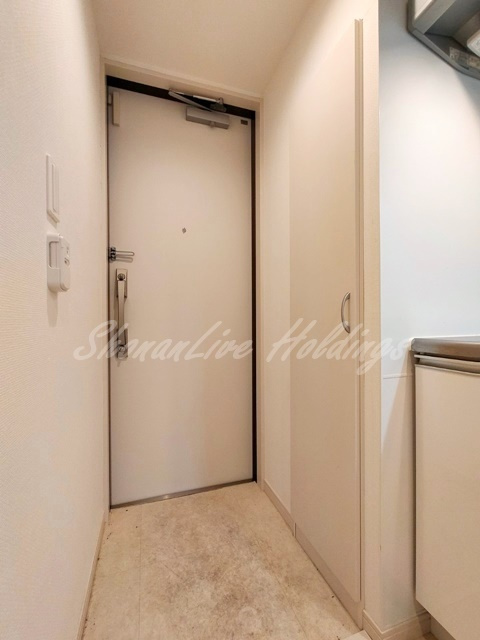 鎌倉市大船３丁目のアパートの玄関