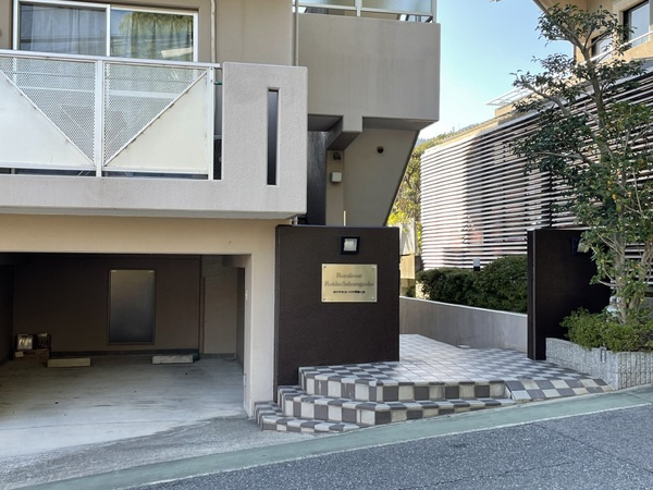 ロイヤルコート六甲桜ケ丘のエントランス