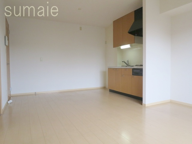 アルシオネ壱番館の洋室|１２帖のゆったりとしたリビングです♪