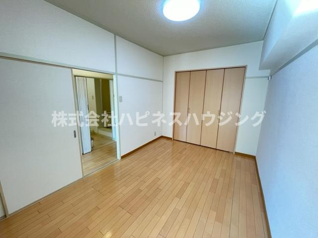 山口マンションの洋室