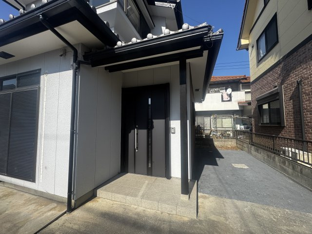 高崎井野町　中古住宅の玄関|現地写真　高崎市井野町中古住宅