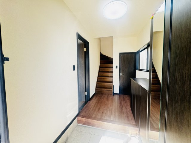 高崎井野町　中古住宅の玄関|現地写真　高崎市井野町中古住宅