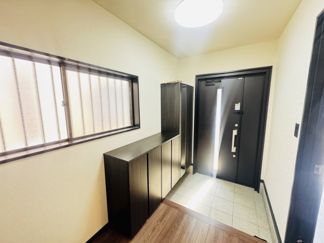 高崎井野町　中古住宅の玄関|現地写真　高崎市井野町中古住宅
