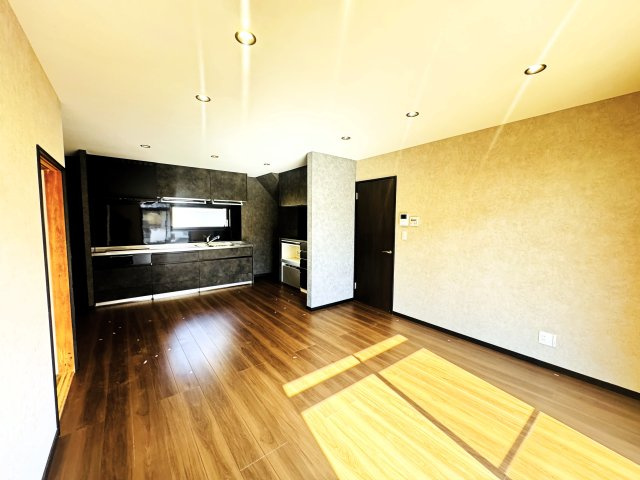 高崎井野町　中古住宅の居間・リビング|現地写真　高崎市井野町中古住宅						
