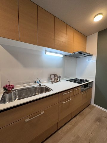 旭コーポA棟のキッチン|壁付けキッチンでお料理も集中できそうです。