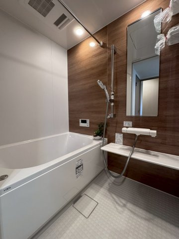 旭コーポA棟の浴室|足を伸ばしてゆったりくつろげる浴室です。